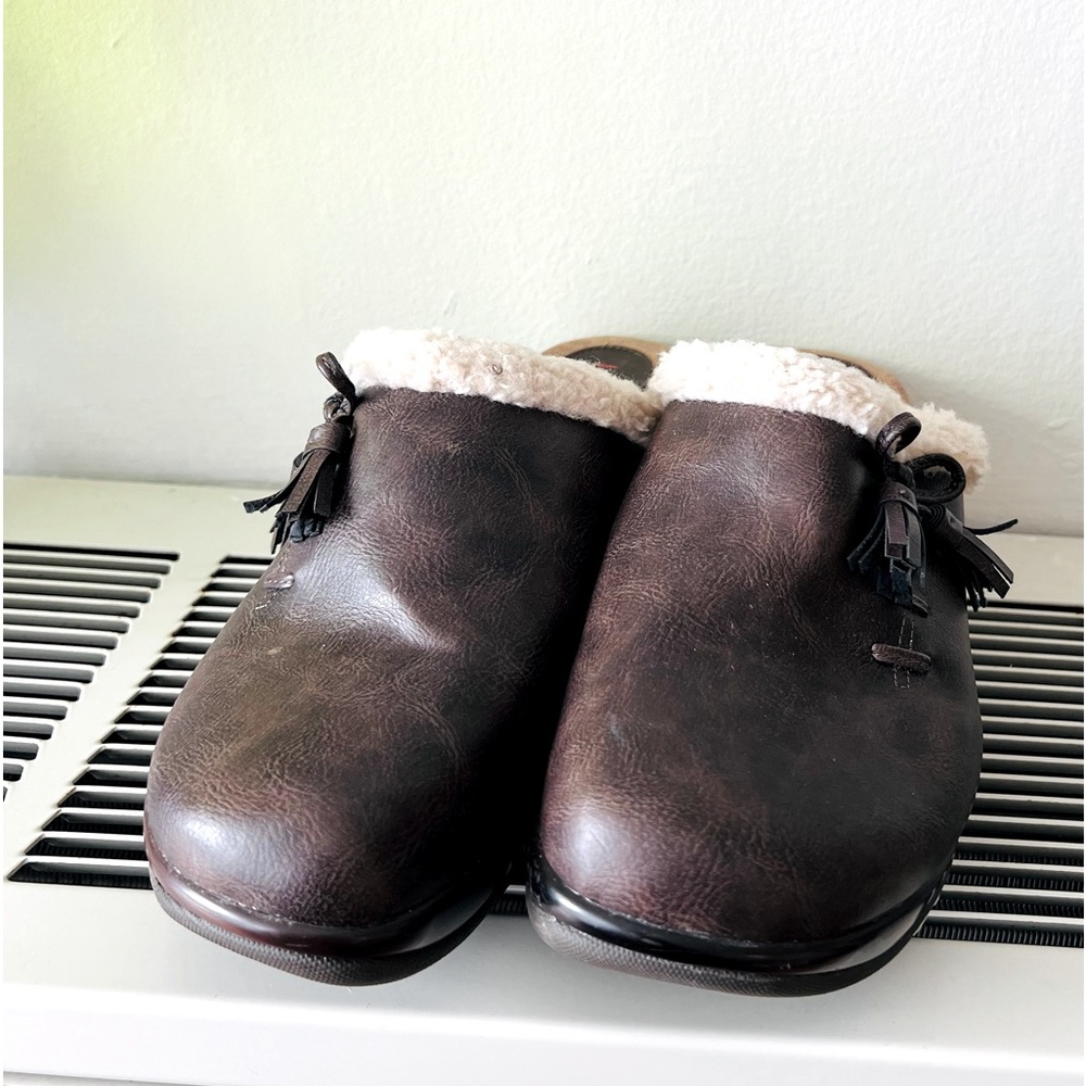 Rialto clogs